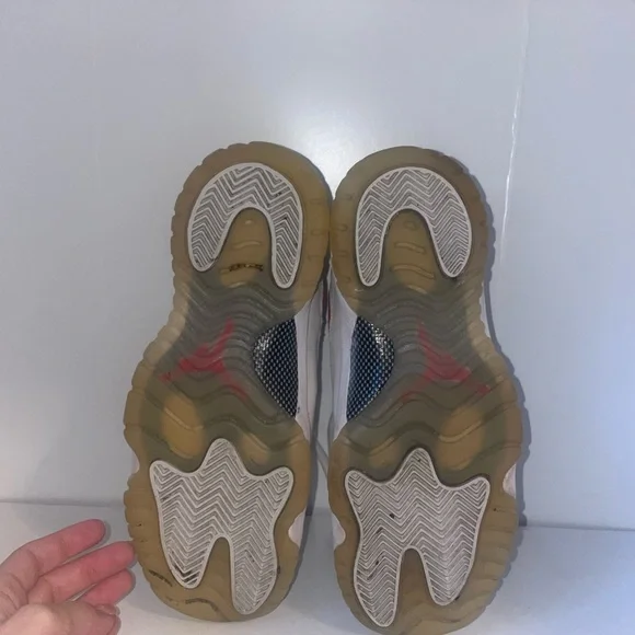 Jordan Women's Shoes in White and Red - Picture 4 of 4